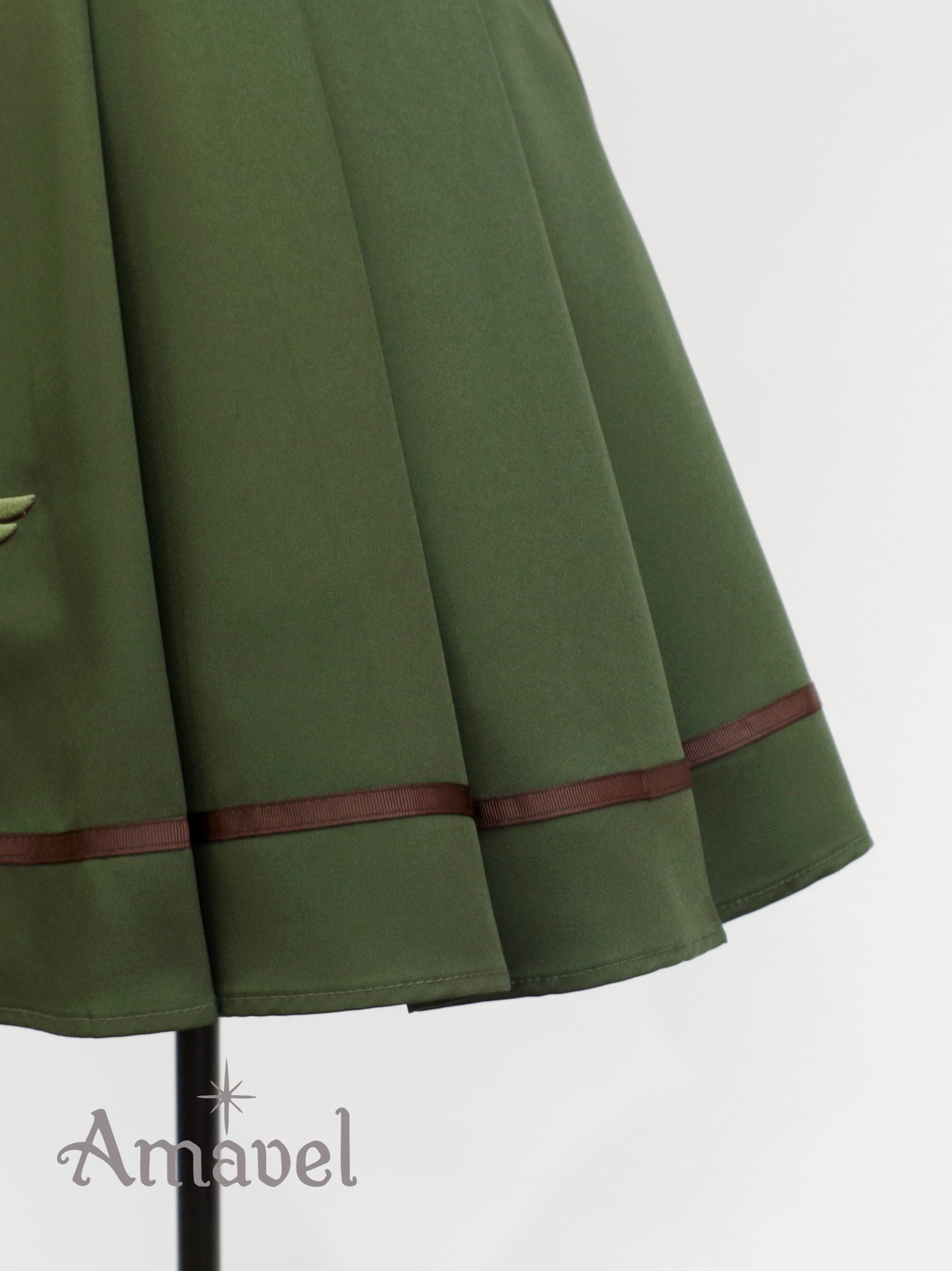 Sergeant Emblem Side Pleated Skirt