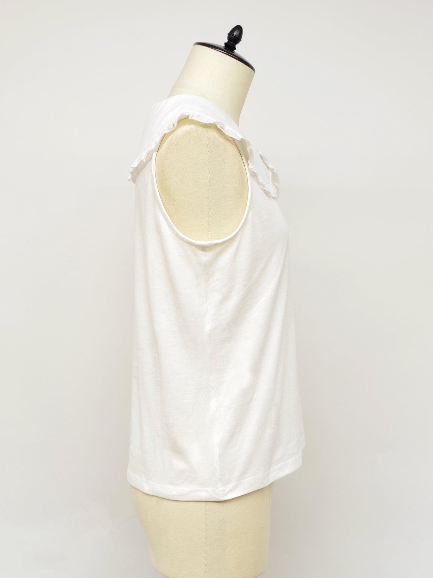 Frill flat collar sleeveless cut and sew