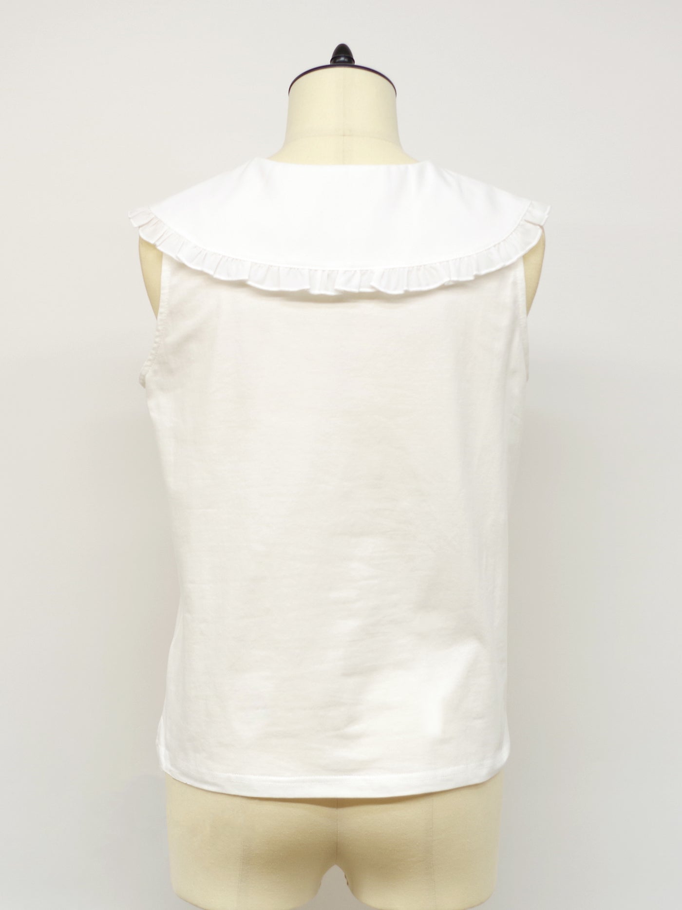 Frill flat collar sleeveless cut and sew