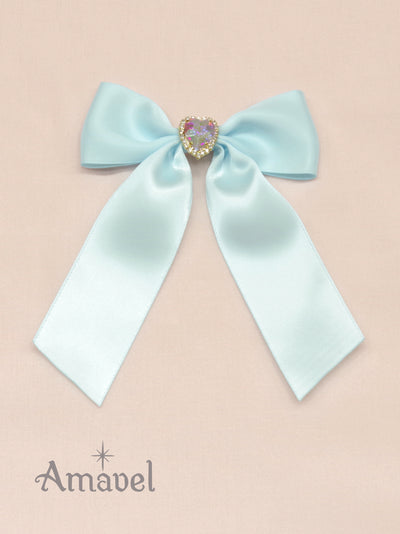 Ribbon brooch with heart jewels