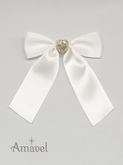 Ribbon brooch with heart jewels