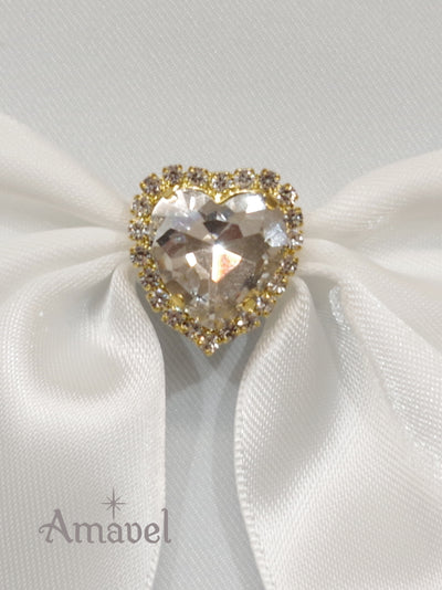 Ribbon brooch with heart jewels