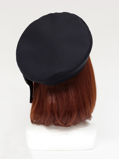 Beret with message ribbon brooch