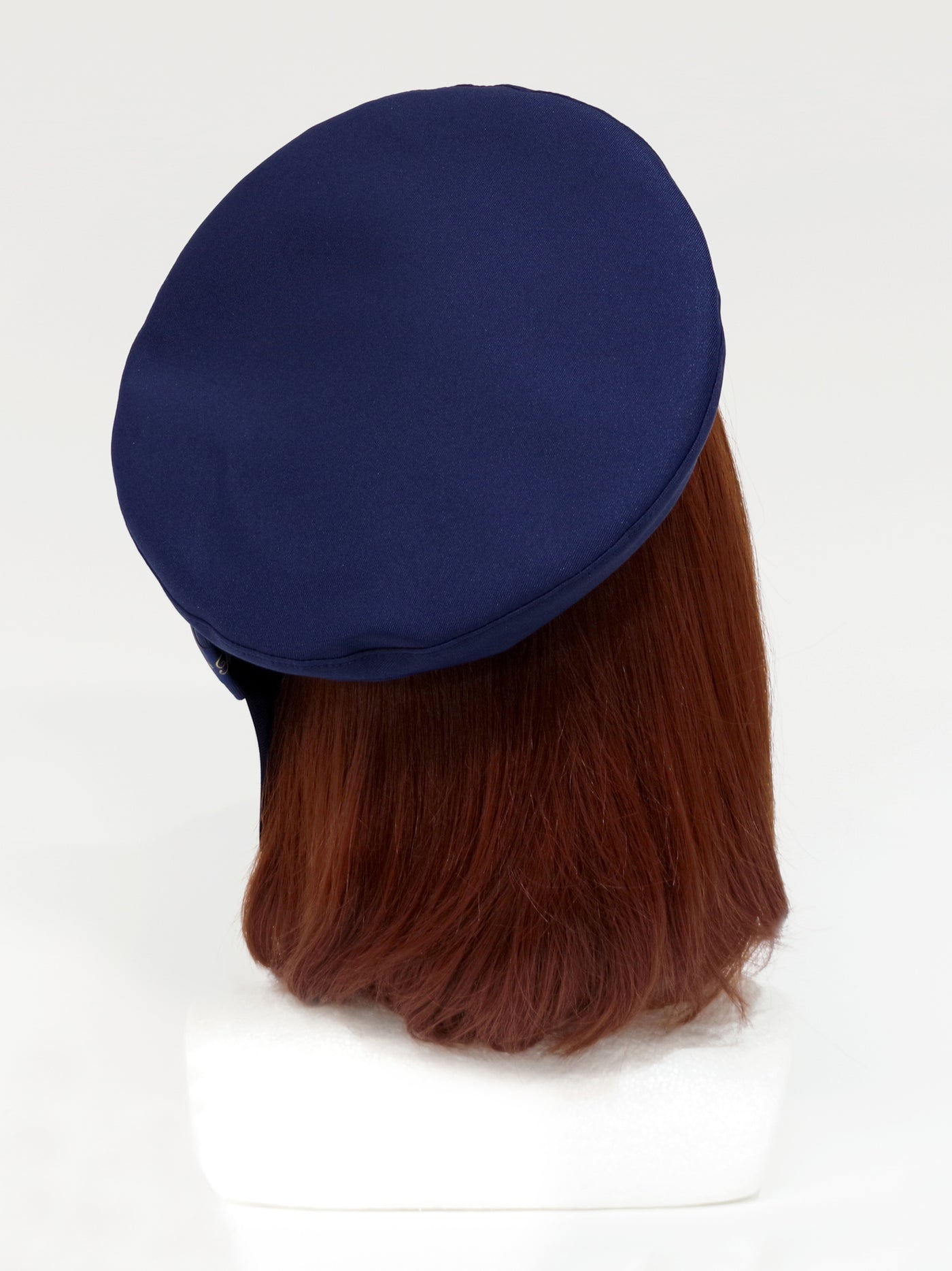 Beret with message ribbon brooch