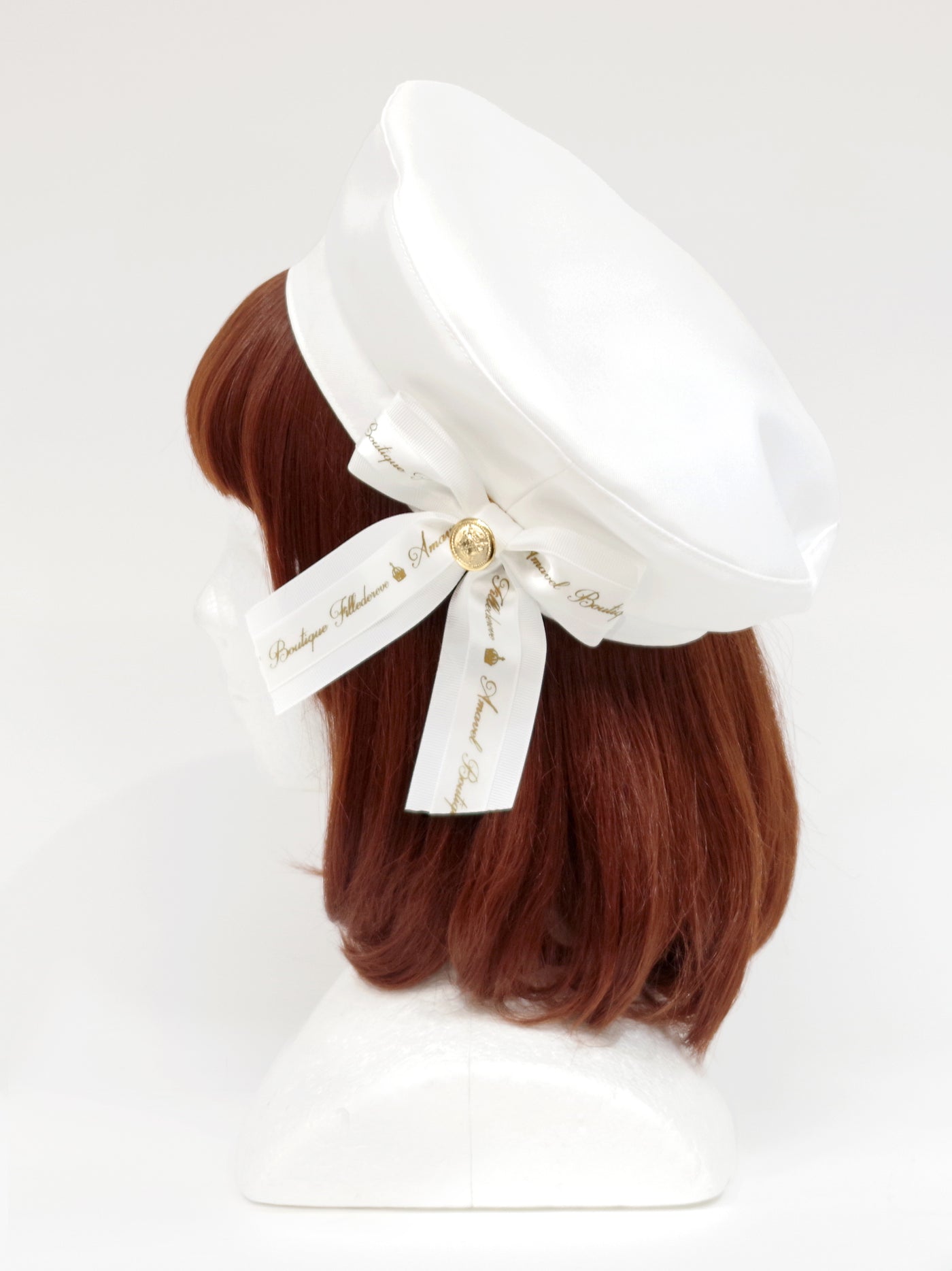 Beret with message ribbon brooch