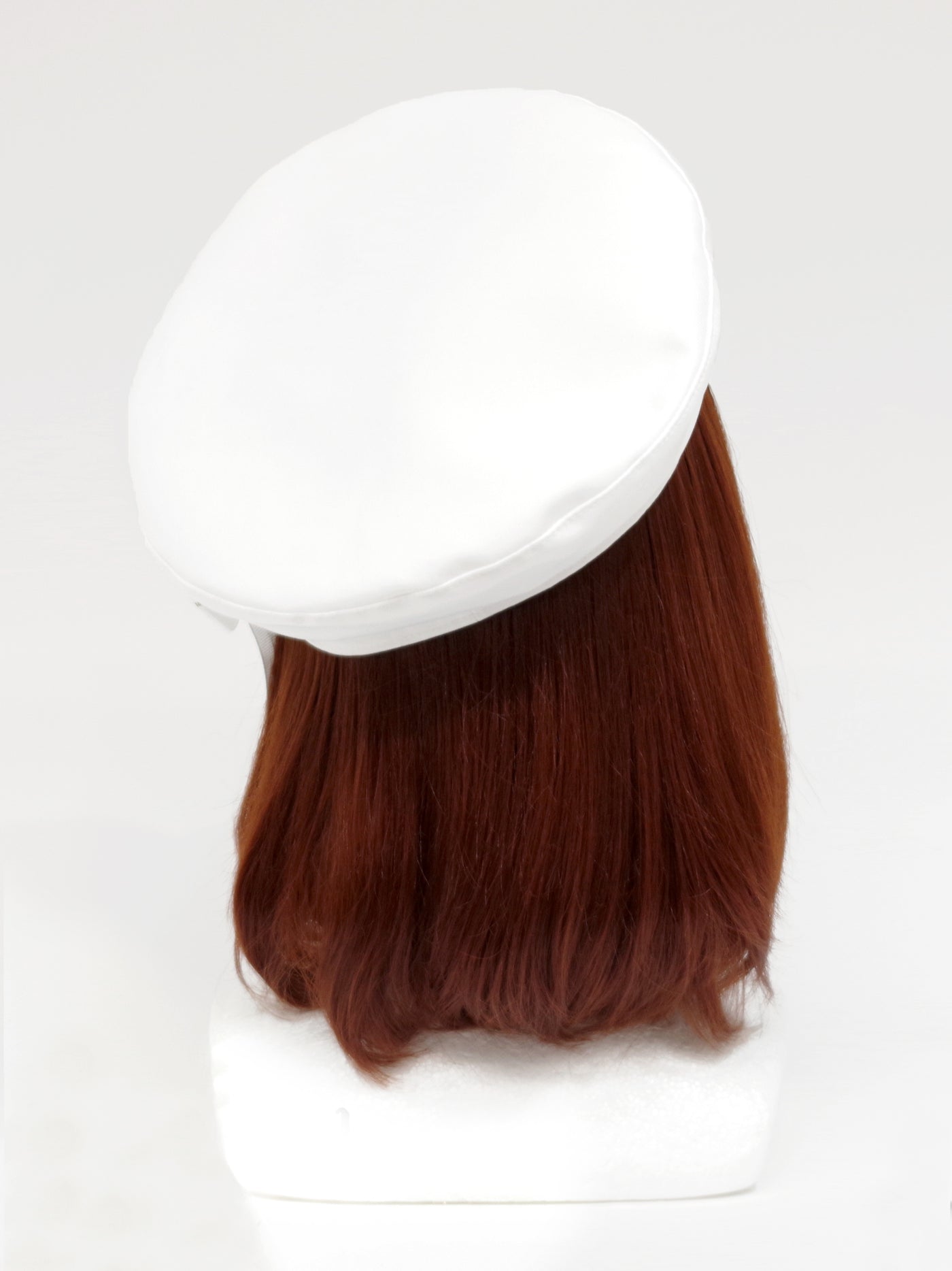 Beret with message ribbon brooch