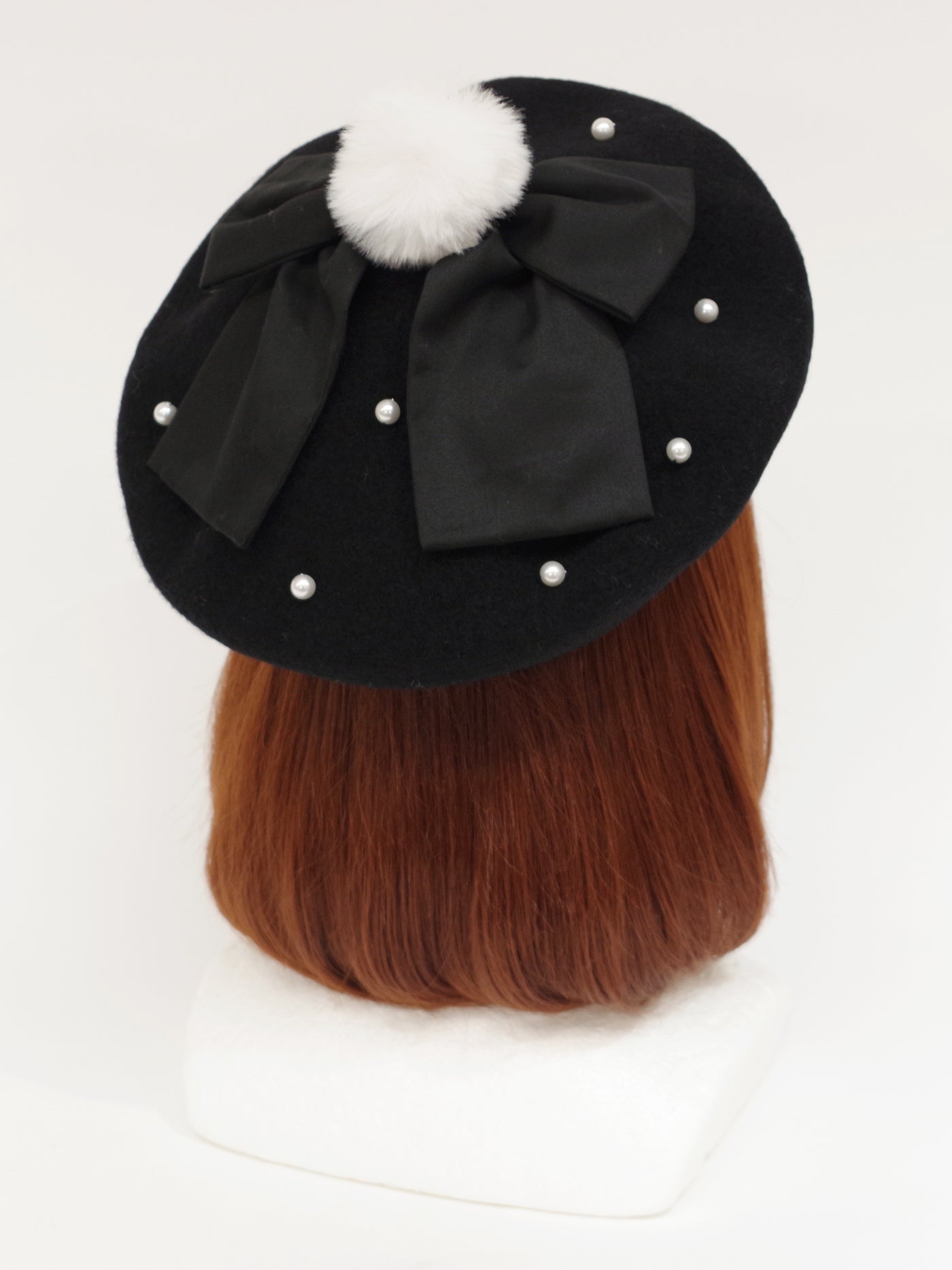 Felt beret with fur pompom ribbon