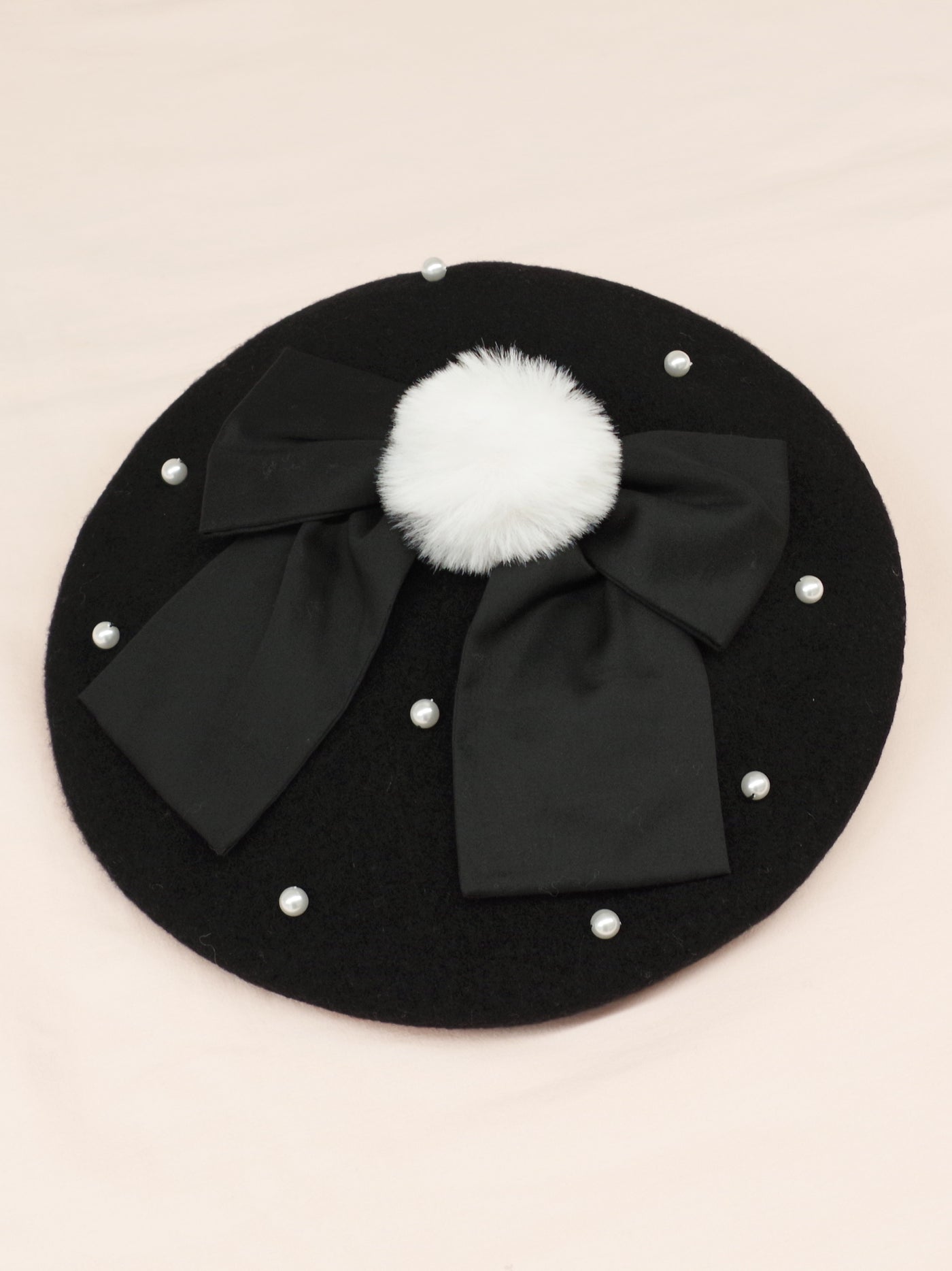 Felt beret with fur pompom ribbon