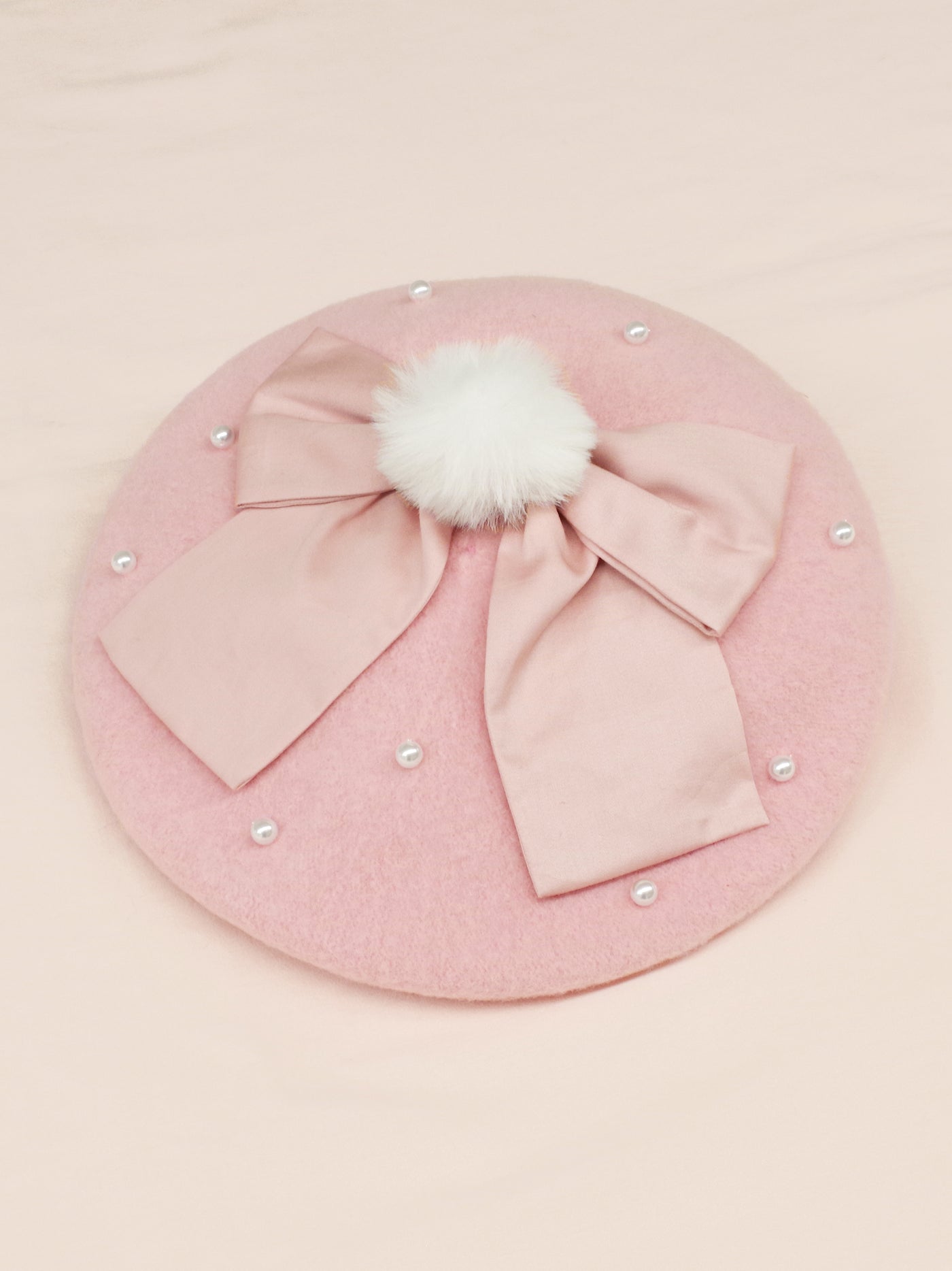 Felt beret with fur pompom ribbon