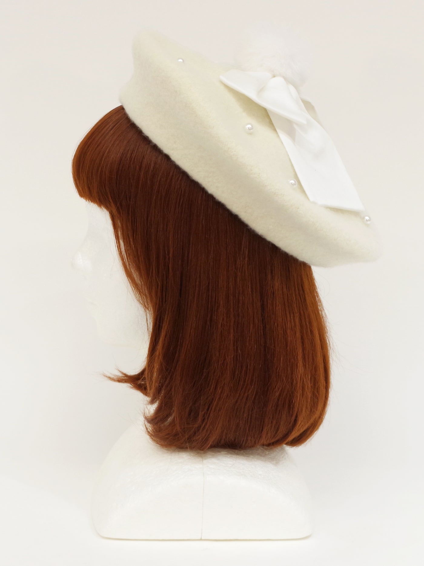 Felt beret with fur pompom ribbon