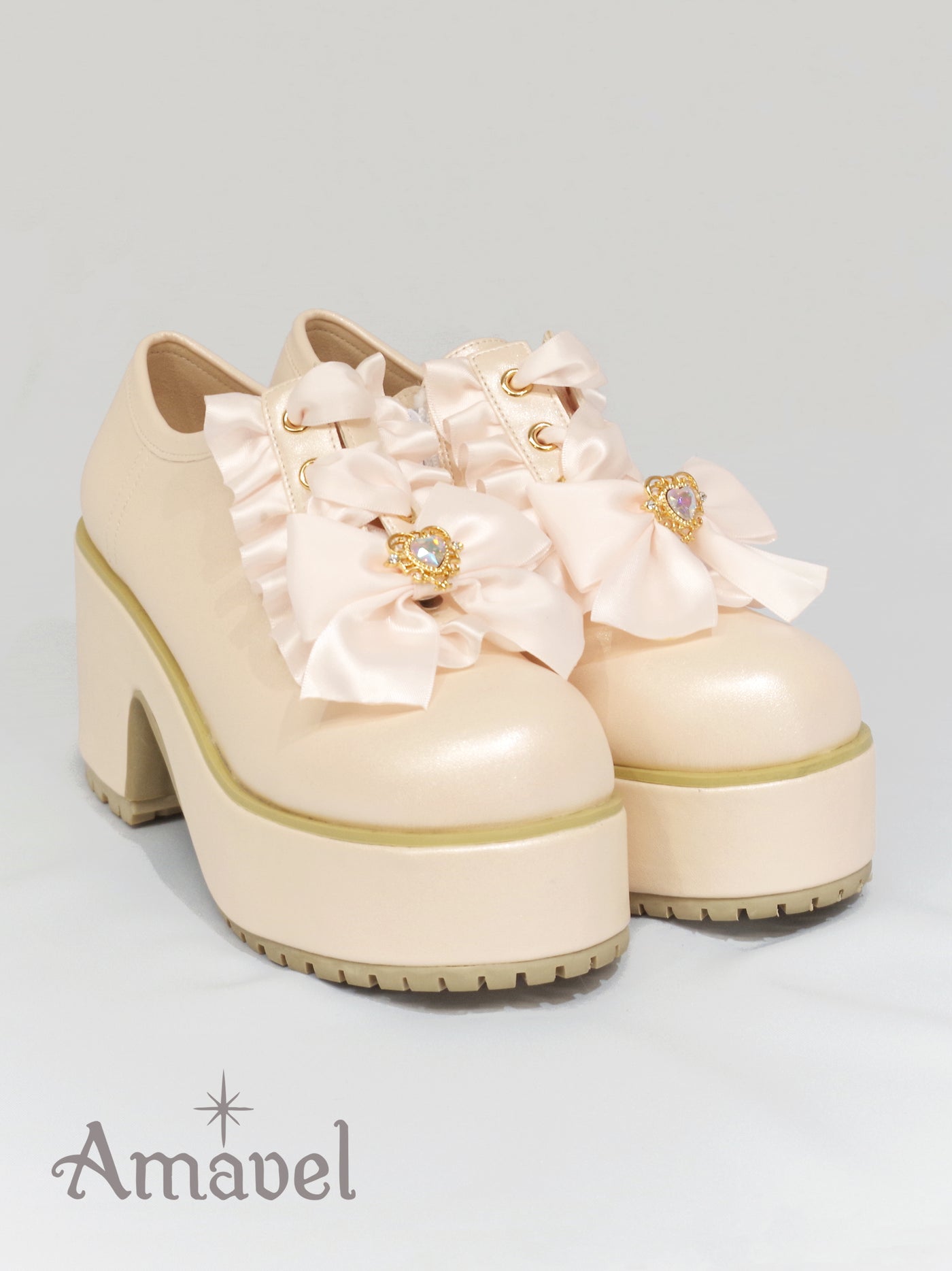 Frilled shoes with bijou ribbon