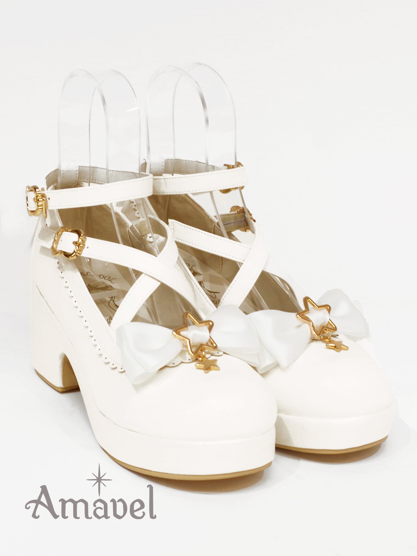 Cross pumps with star buckle ribbon